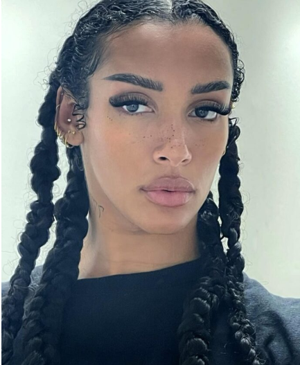 Naomi Sharon Biography, Age, Parents, Husband, Songs, Height, Ethnicity, Net Worth